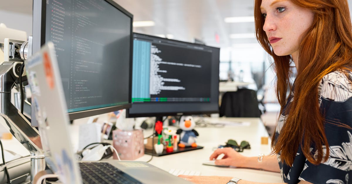 Travailler dans la cybersécurité : formations et salaires en 2026